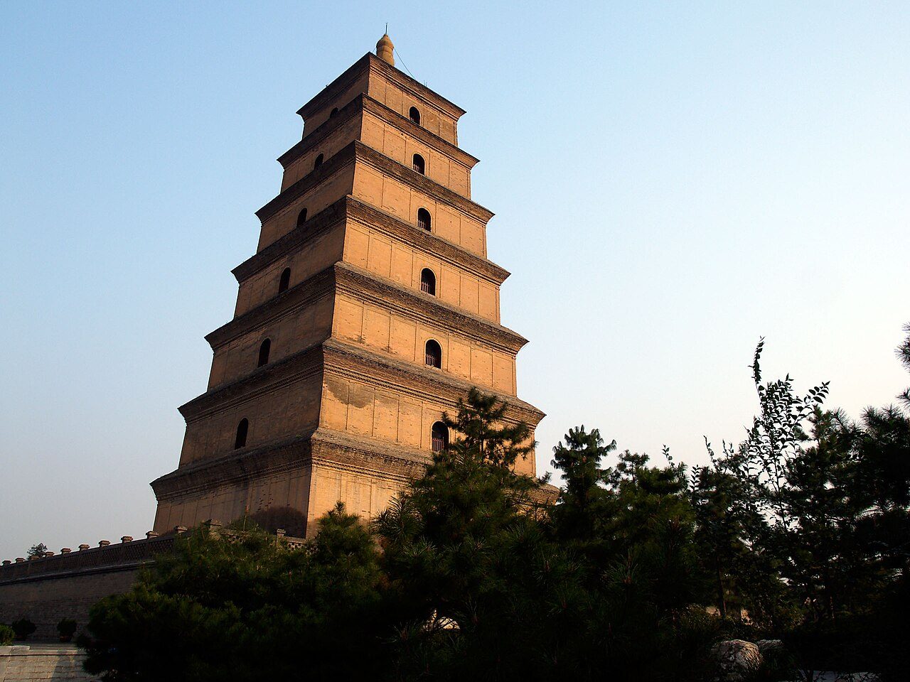 The Big Wild Goose Pagoda lit up at night with the North Square musical fountain in the foreground