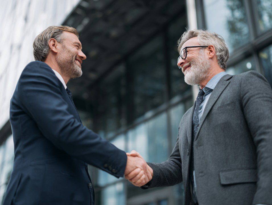 China Business Etiquette 2026: Cards, Toasts, Gifts, and the 6 Mistakes That Lose Deals