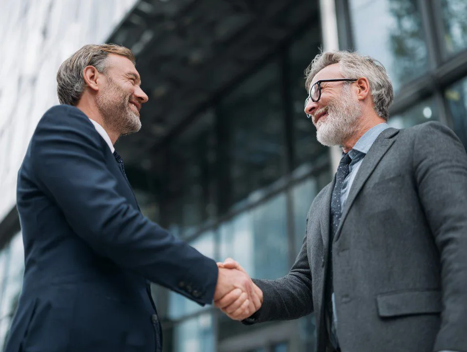 China Business Etiquette 2026: Cards, Toasts, Gifts, and the 6 Mistakes That Lose Deals