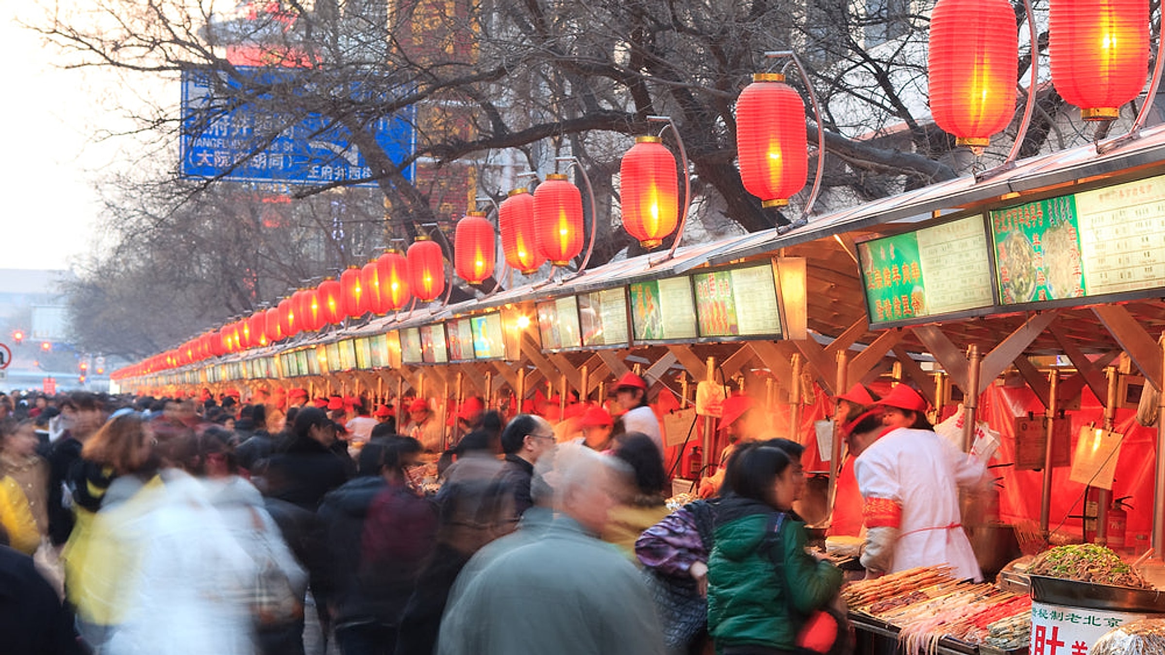 Comida callejera en China: 20 platos seguros para principiantes (Guía 2026)