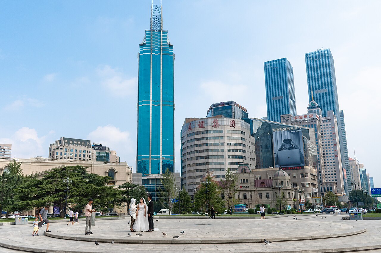 Russian Street (俄罗斯风情街) — restored 1900s Russian baroque buildings, the heart of Dalian's Russian colonial heritage.