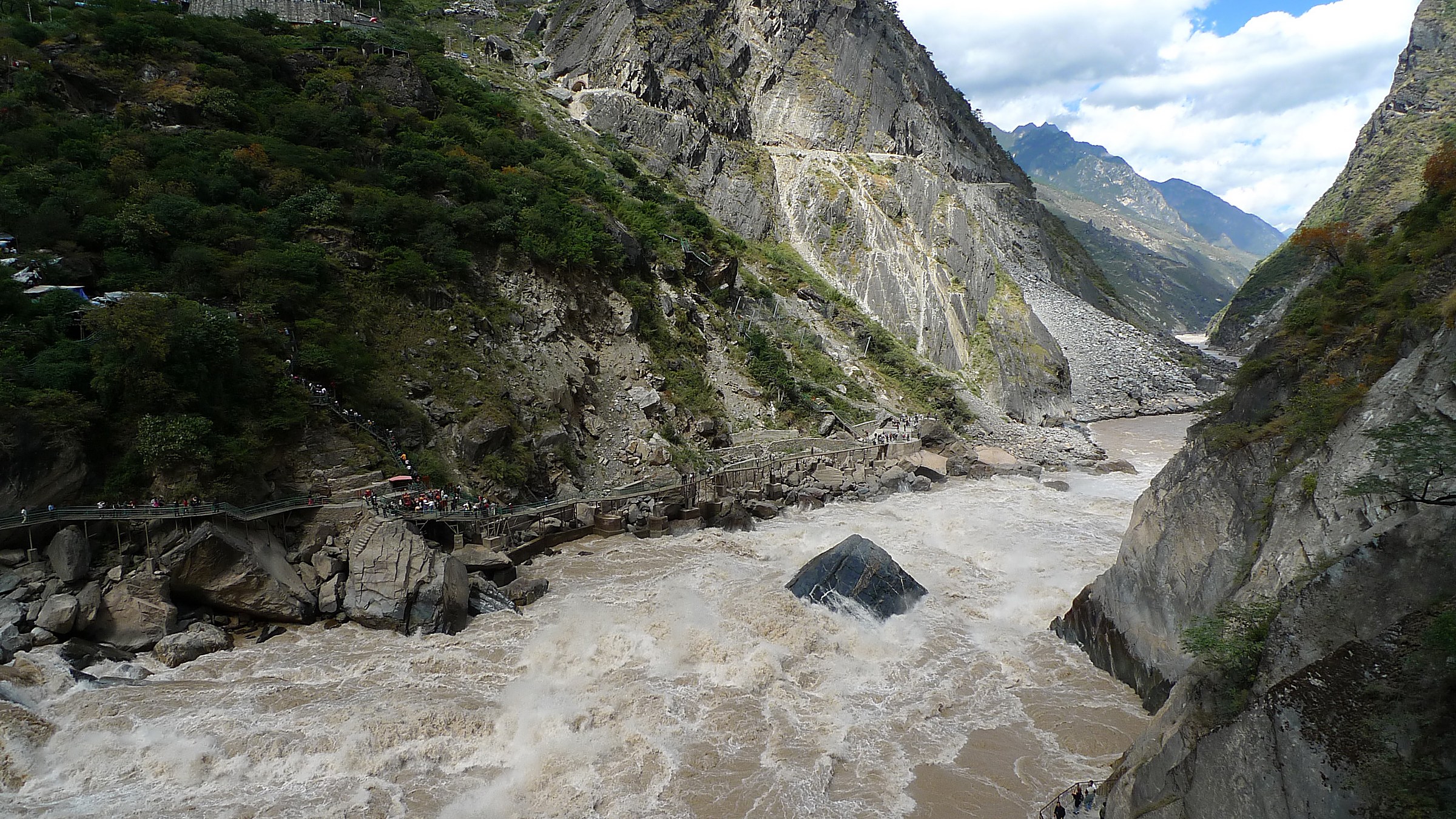 Tiger Leaping Gorge (虎跳峡) — one of the world's deepest gorges at 3,900m, with the Jinsha River rushing between Haba and Jade Dragon snow mountains.