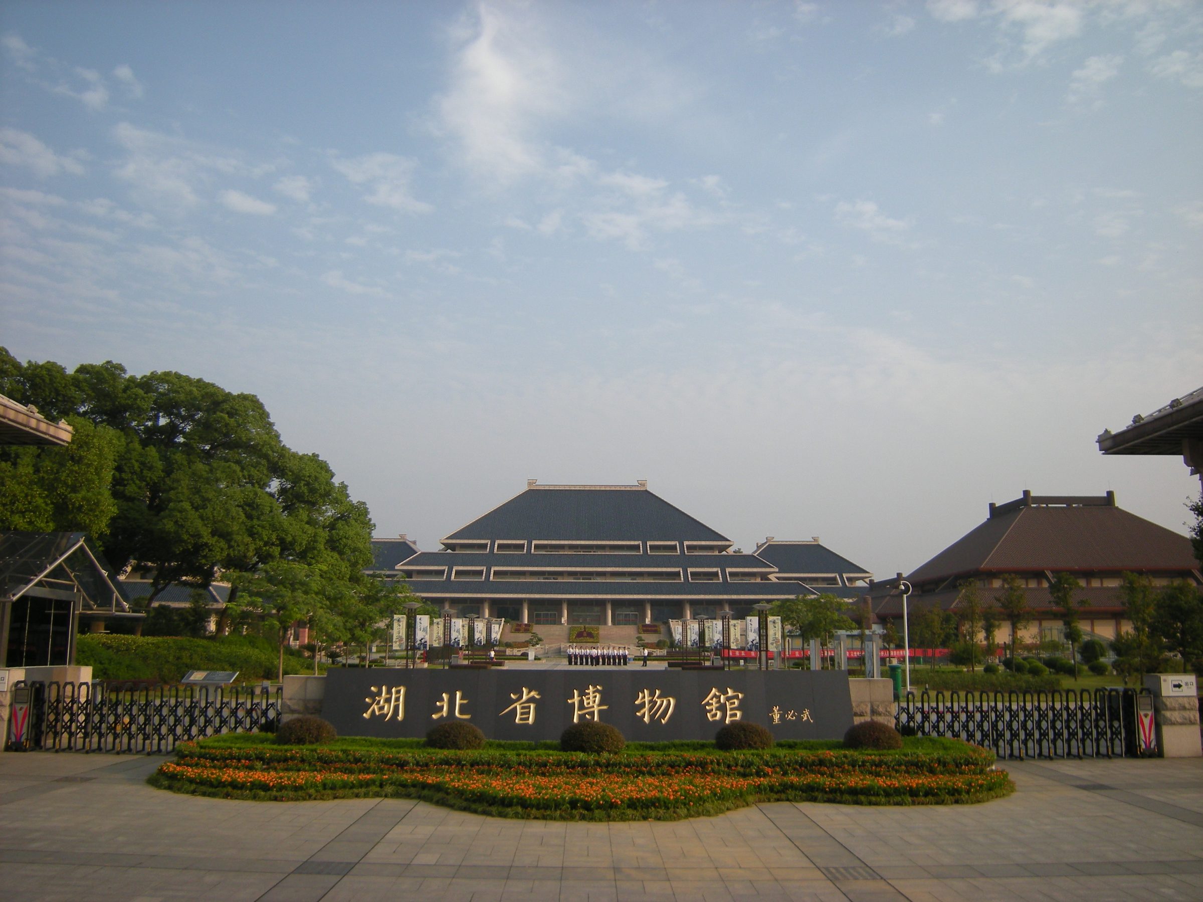 Musée provincial du Hubei — abrite les cloches de bronze du marquis Yi de Zeng (2 400 ans), l'un des 5 meilleurs musées de Chine.