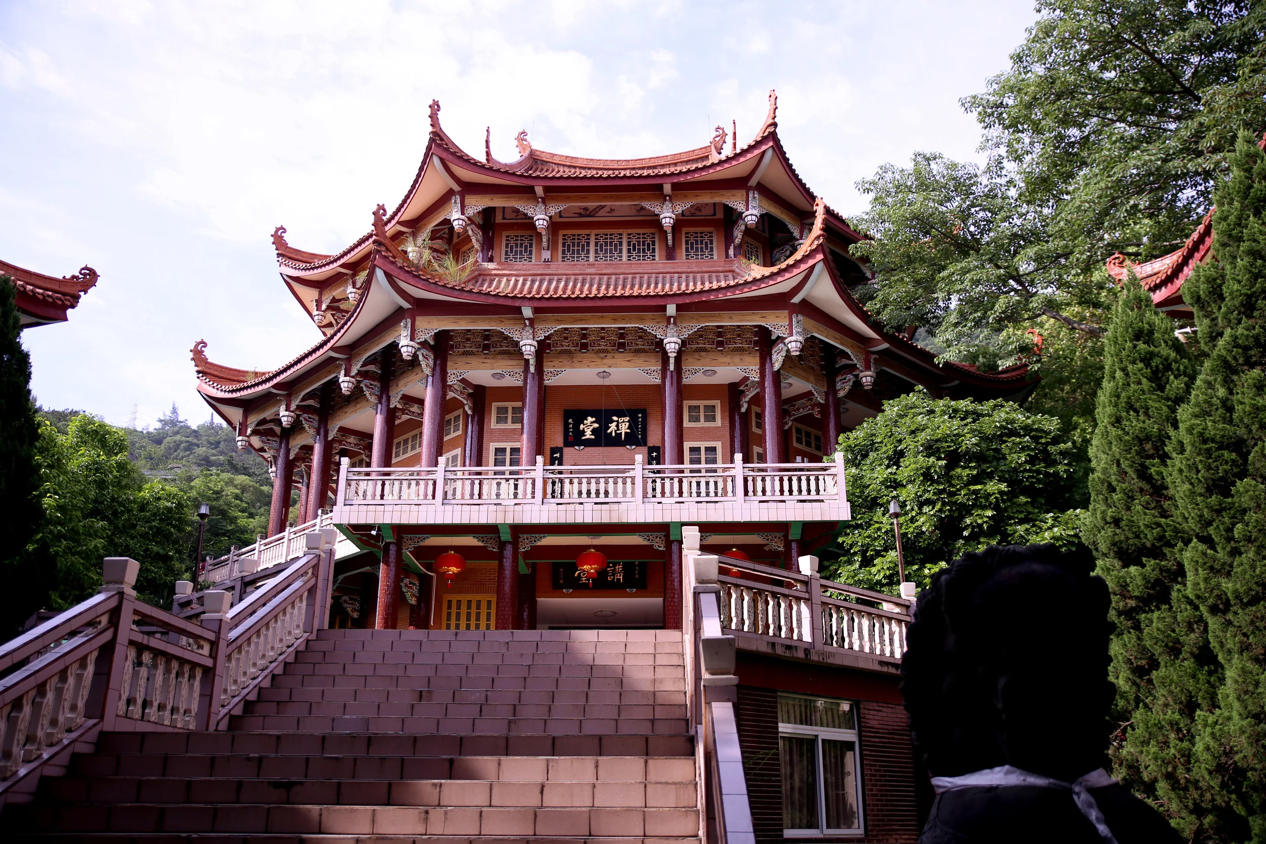 Nanputuo Temple (南普陀寺) — a 1,000-year-old Buddhist temple complex at the foot of Wulao Peak, the most-visited religious site in Xiamen.
